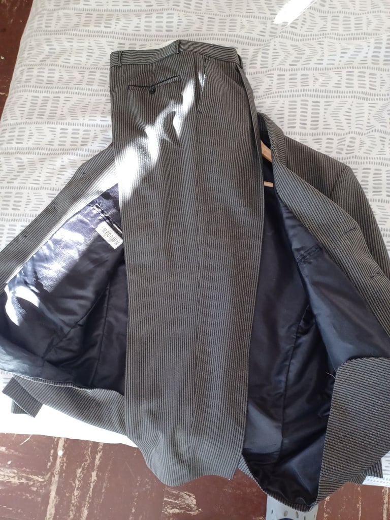 EMPORIUM MENS PRE-OWNED 2 PC SUIT £14.99