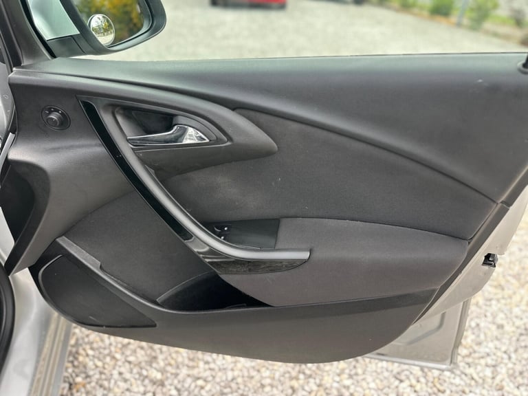 2015 Vauxhall Astra 1.6i SRi Euro 6 5dr HATCHBACK Petrol Manual