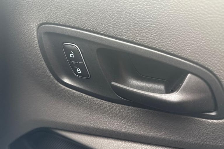 2025 Ford Transit 460 Leader L4 H3 ELWB High Roof 17 Seater Minibus RWD 2.0 EcoBlue 165ps, AI Min...