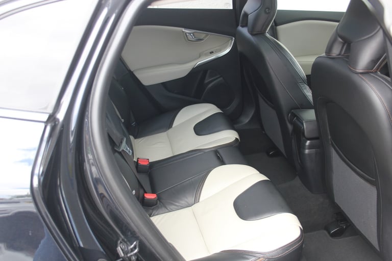 2013 Volvo V40 D3 Cross Country Lux Nav Geartronic HATCHBACK Diesel Automatic