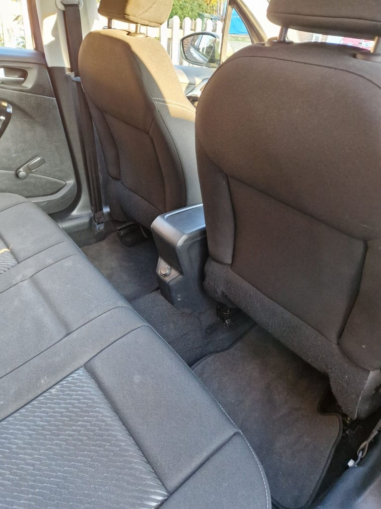 BEST OFFER PLEASE  Lady Driver Long MOT TILL OCT 2026 Peugeot, 2008,SUV/Hatchback