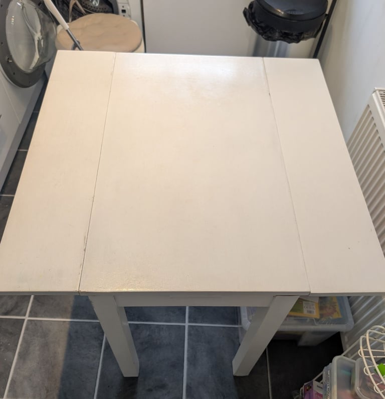 IKEA extendable table with 2 chairs