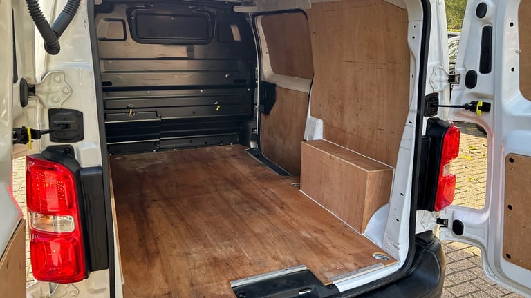 2022 Peugeot Expert Standard Diesel 1000 1.5 BlueHDi 100 Professional Premium Van Van Diesel Manual