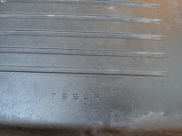 Original Tesla Model Y set of rubber mats - x5