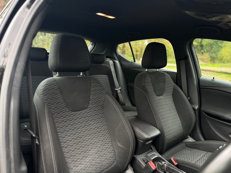 2017 Vauxhall Astra 1.4T 16V 150 SRi Nav 5dr Auto HATCHBACK Petrol Automatic