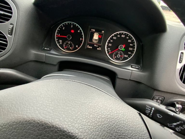 2015 Volkswagen Tiguan 2.0 TDI BlueMotion Tech Match Edition SUV 5dr Diesel DSG 4WD Euro 6 (s/s) ...