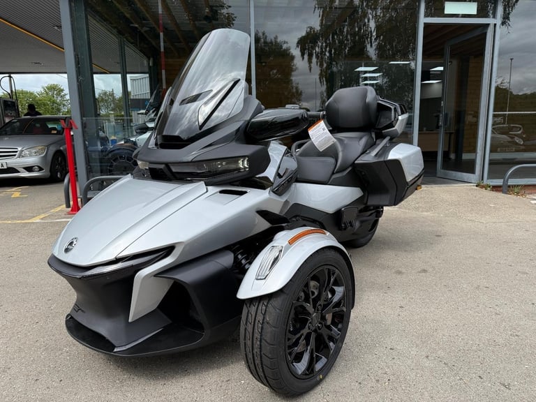 image for 2025 Can-Am Spyder RT Limited 1330cc 6 speed semiauto trike Hyper Silver