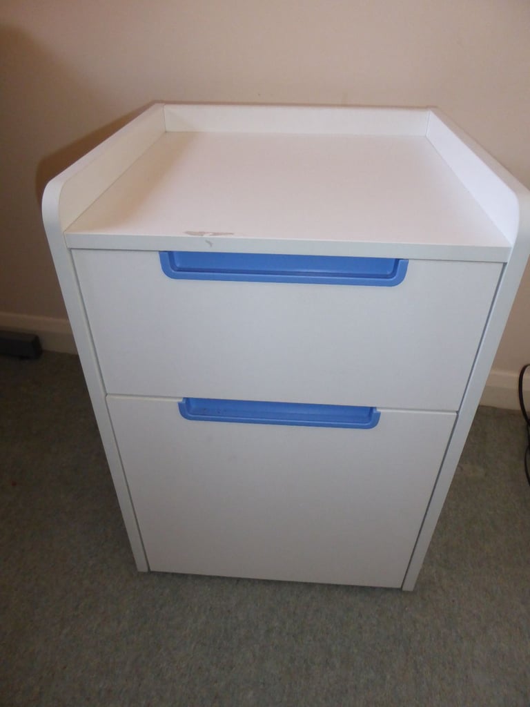 Filing cabinet, can be used as drawers, white