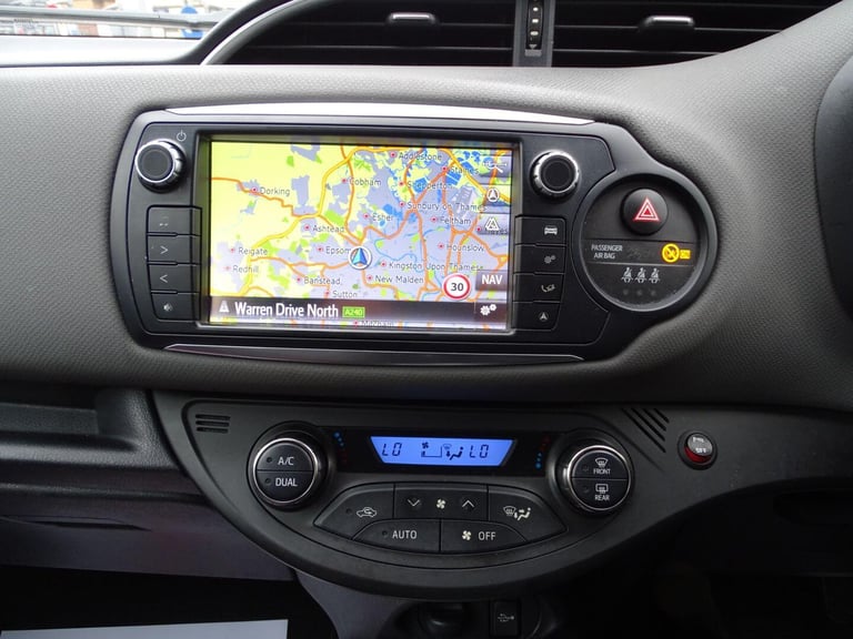 2015 Toyota Yaris 1.5 VVT-h Icon Hatchback 5dr Petrol Hybrid E-CVT Euro 6 (101 ps) HATCHBACK Petr...