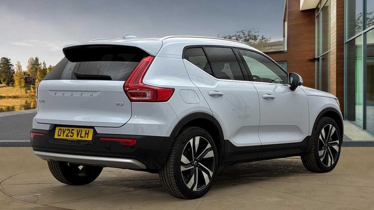 2025 Volvo XC40 2.0 B3P Ultra Dark 5dr Auto ESTATE PETROL Automatic