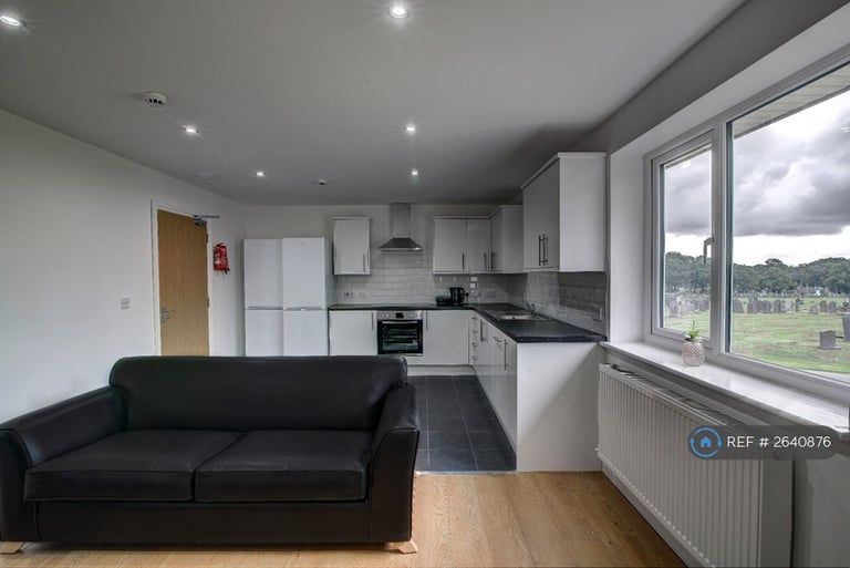 8 bedroom flat in Stonemasons Close, Liverpool, L7 (8 bed) (#2640876)