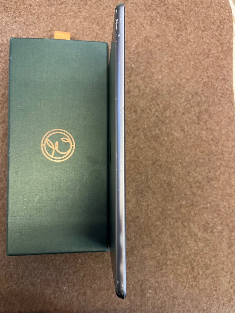 Apple iPad 6th Gen. 128GB Storage 