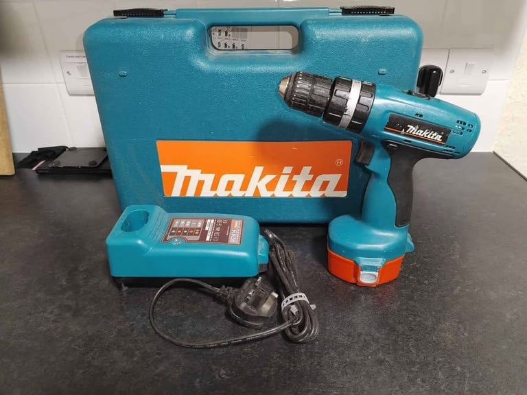 Makita 14.4v percussion drill with new 4.8 ah battery