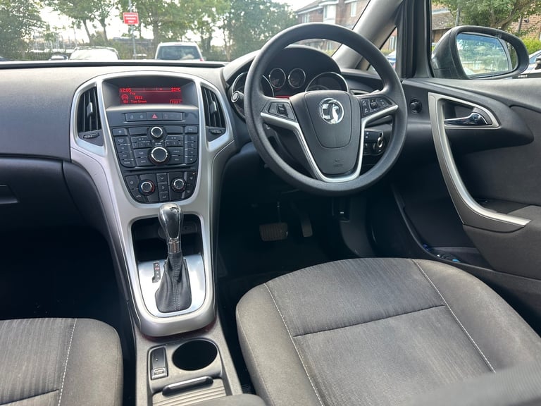 2011 Vauxhall Astra Automatic 1.6L Petrol 64,000 Miles Full Vauxhall Service History 1YR MOT 1 OWNER