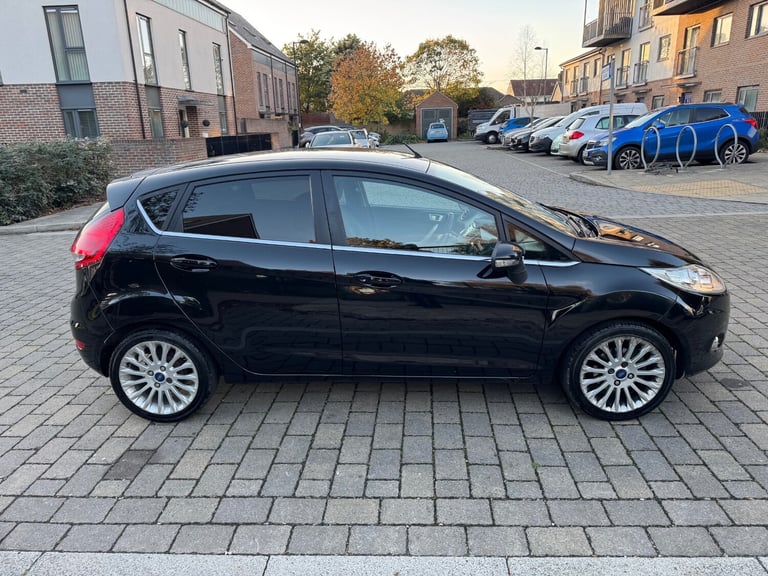 2012 Ford Fiesta 1.4 Titanium 5dr Auto HATCHBACK Petrol Automatic