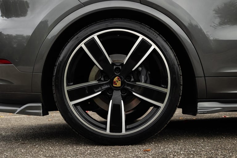 2023 Porsche Cayenne 3.0 V6 E-Hybrid 25.9kWh TiptronicS 4WD Euro 6 (s/s) 5dr ESTATE Petrol/Electr...