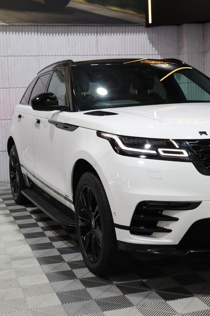 LAND ROVER RANGE ROVER VELAR 2.0 D240 R-Dynamic SE Auto 4WD Euro 6 (s/s) 5dr