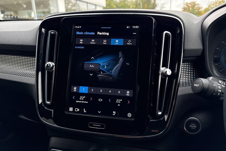 2022 Volvo XC40 2.0 B4 MHEV Plus SUV 5dr Petrol Hybrid DCT Auto AWD Euro 6 (s/s) (197 ps) ESTATE ...