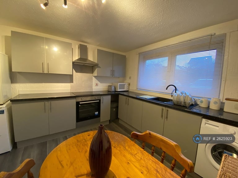 2 bedroom flat in Rosemount Street, Glasgow, G21 (2 bed) (#2625923)