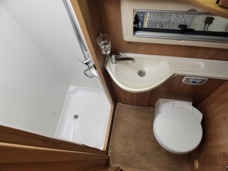 Auto-Trail Apache 700 6 berth motorhome DIESEL MANUAL 2010/60