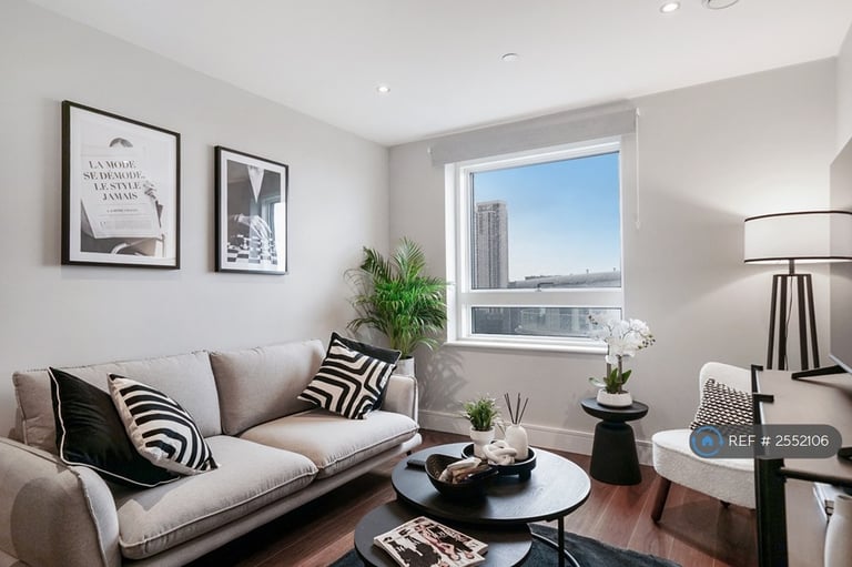 image for 2 bedroom flat in Duckman Tower, London, E14 (2 bed) (#2552106)