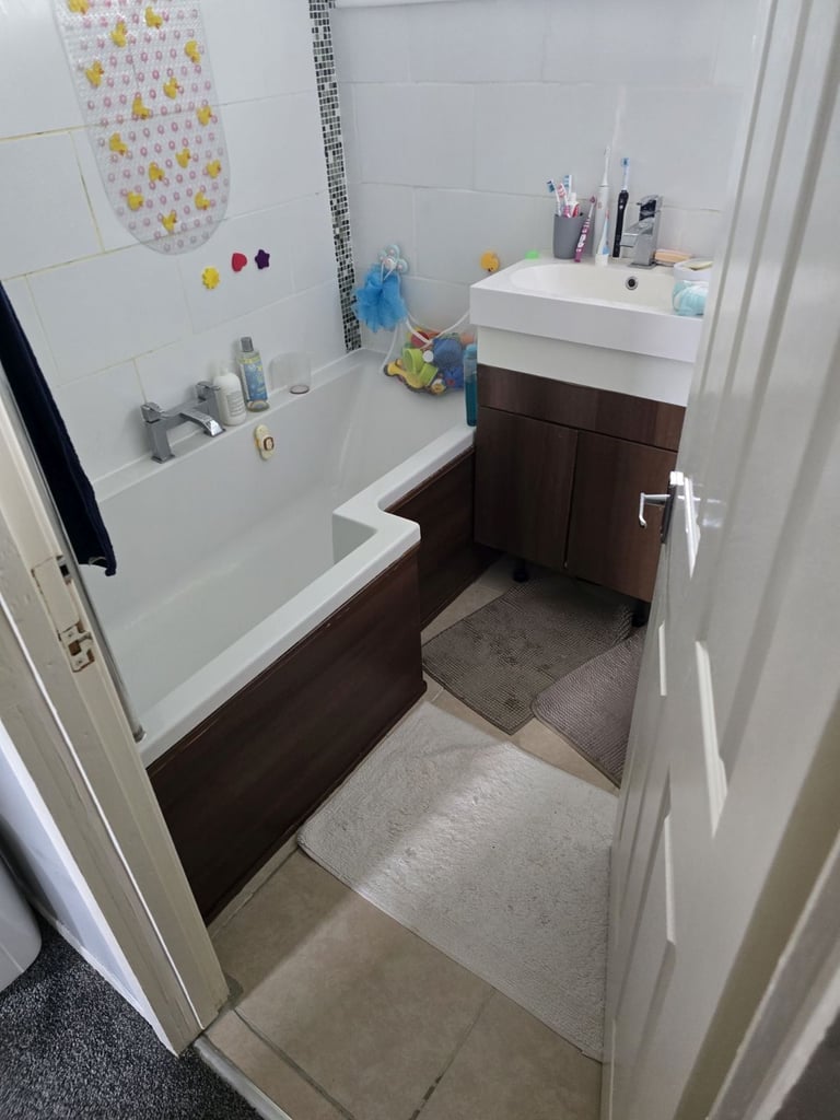 York Lovely Room LOW RENT Bills Included!