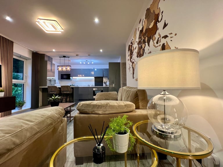 Double Room with Private Bathroom (Shared )
