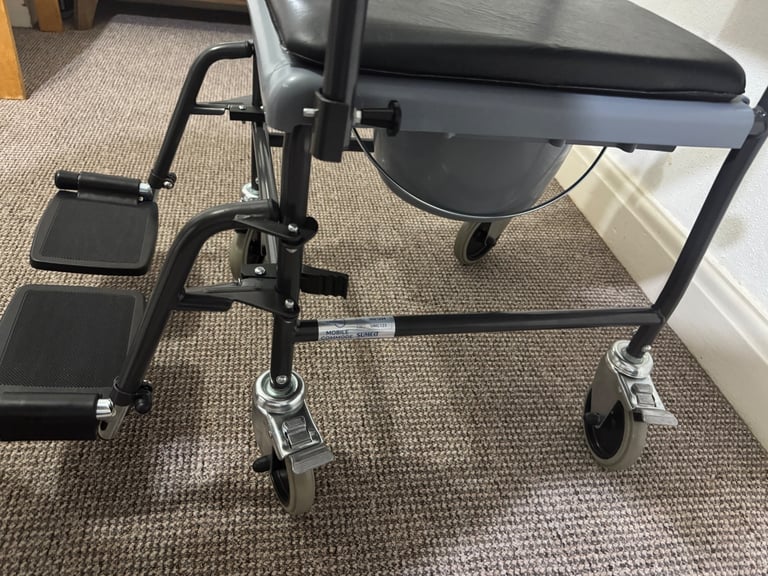 Wheel chair commode 