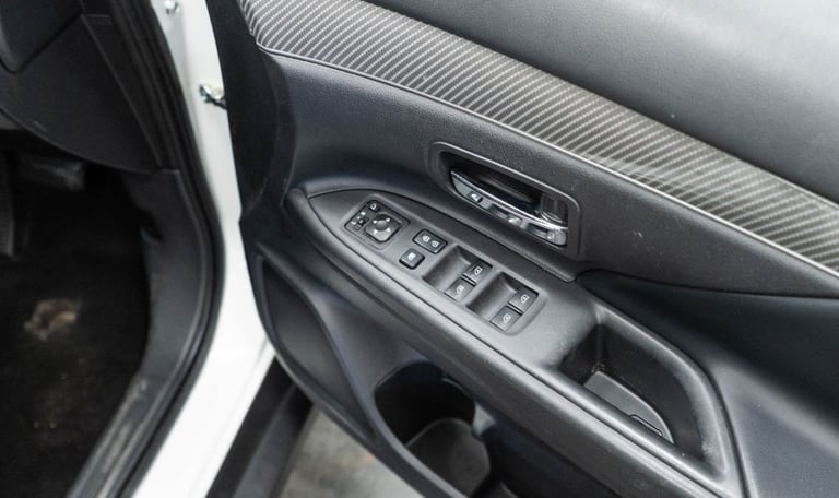 2020 MITSUBISHI OUTLANDER 2.0 MIVEC EXCEED SUV 5DR PETROL CVT 4WD EURO 6 (S/S) (