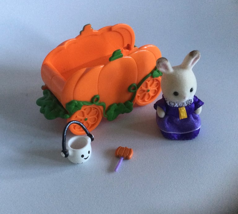 Sylvanian Families rare Halloween bundle trick or treat pumpkin carriage and figure 