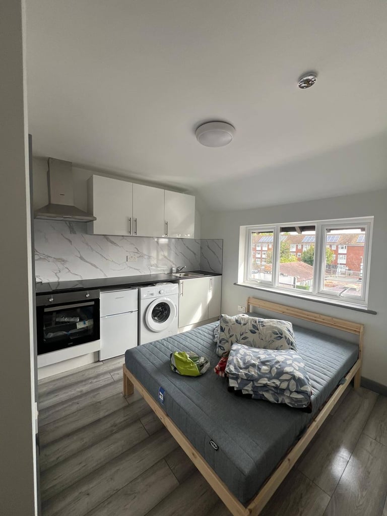 image for Studio flat in Buckinghamshire HP9 2PD