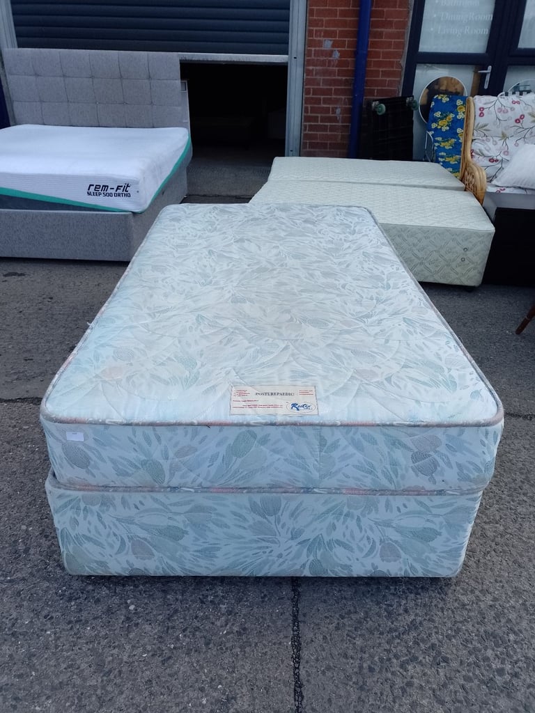 Single divan with mattress, Ref:18428 £55.00