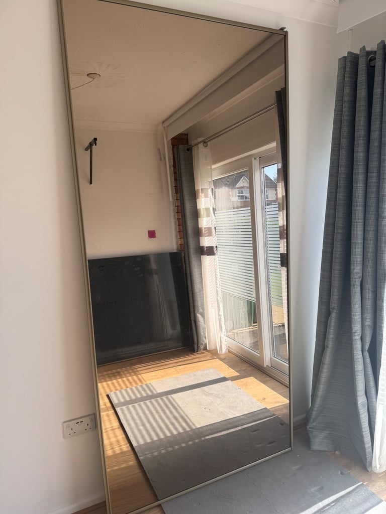 Sliding mirrored wardrobe doors