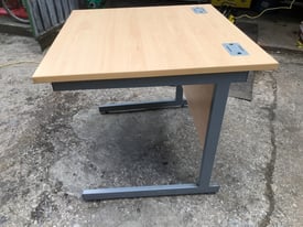 Ideal home desk. 1000mm x 800mm sturdy construction 1200mm, 1400mm & 1600mm also available