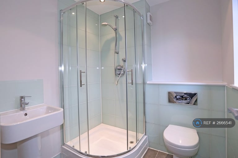 2 bedroom flat in George Street, Prestwich, Manchester, M25 (2 bed) (#2666541)