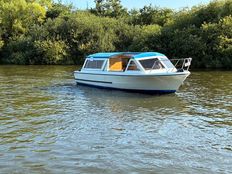 Sheerline 740 single level broads cruiser, Boat 