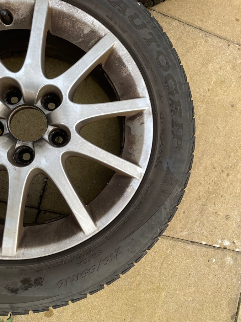 Winter Snow tyres on alloy rims 215/55/16 97H