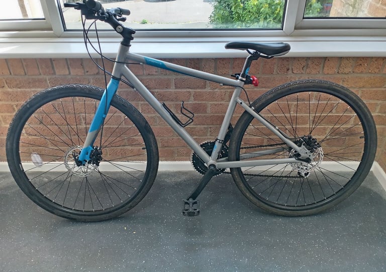 image for Excellent condition - Mens Hybrid Bicycle - Medium Frame - Shimano Groupset