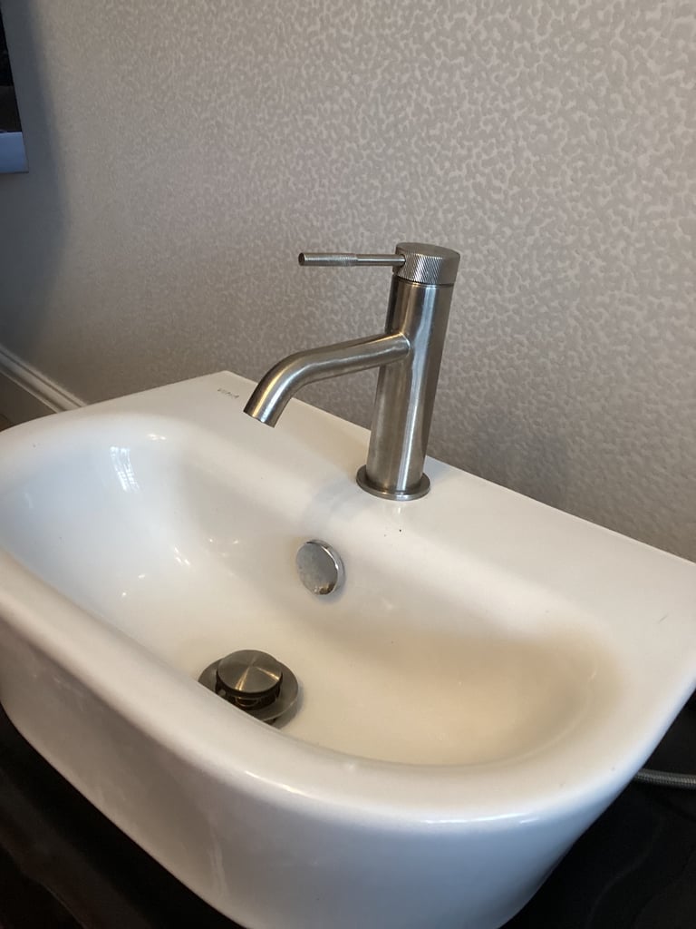 Wall hung basin and mixer tap