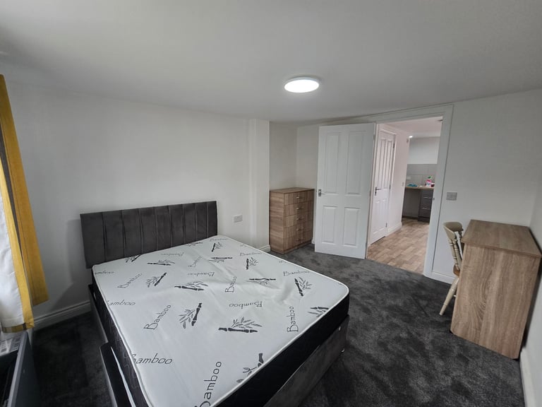 1 bedroom flat with private garden