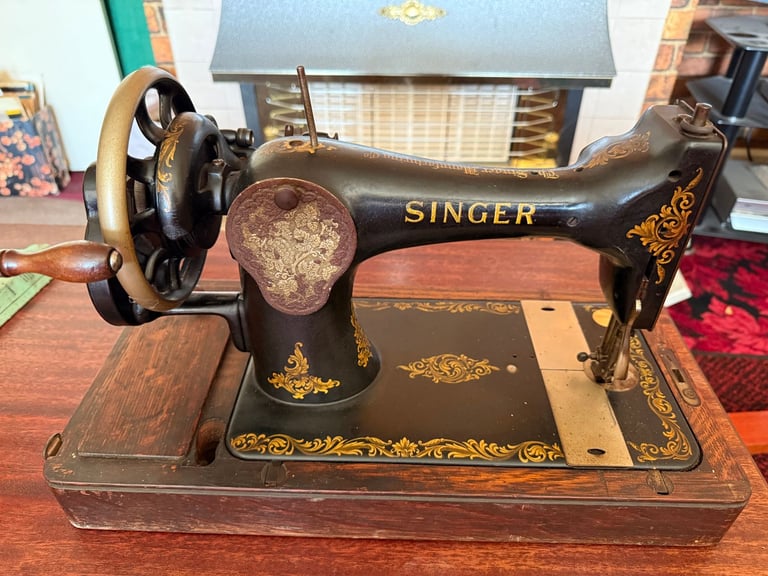 Antique Singer 128k Sewing Machine 1922 includes all accessories, instruction Certificate