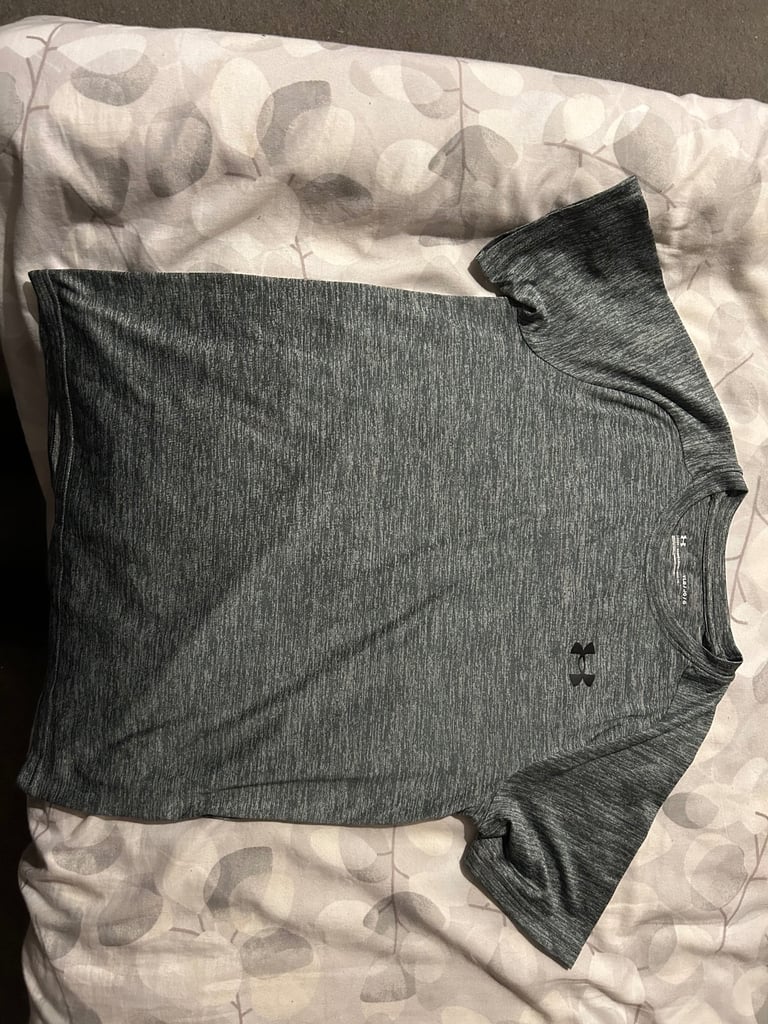 Boys under armour T-shirt & cargo tracksuit bottom