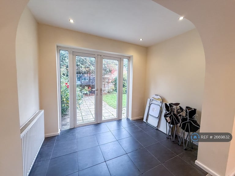 3 bedroom house in Bankside Road, Manchester, M20 (3 bed) (#2669832)