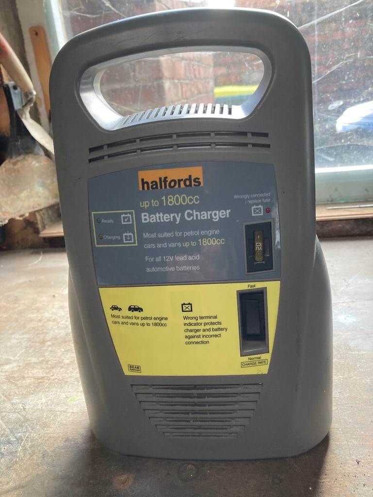 Halfords Battery Charger