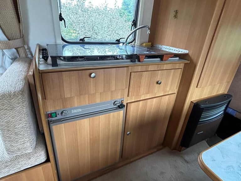 Roller Team Arabella 2001, 5 Berth, 6 Belts, Over Cab Bed, Rear Garage