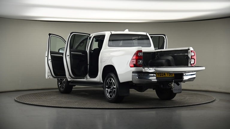 2024 Toyota Hilux 2.8 D-4D Invincible Pickup Double Cab 4dr Diesel Auto 4WD Euro 6 (s/s) (204 Pic...