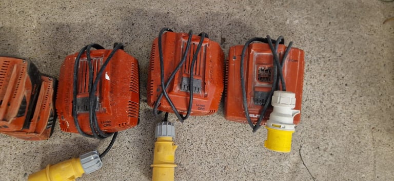 5 hilti 22v batteries 3 hilti 11OV chargers 11OV transformer 