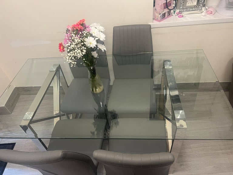 image for Stylish dining table set (can deliver)