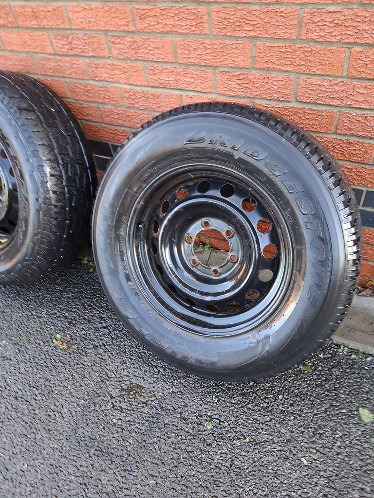 4 Toyota 4wd pick up wheels tyers. 