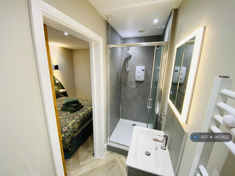 1 bedroom flat in Severn Road, Weston-Super-Mare, BS23 (1 bed) (#2653622)